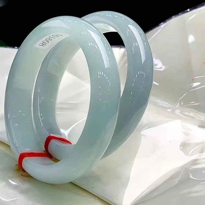 Браслет из бирманского нефрита – обзор и цена Bracelets